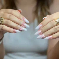 آموزش تخصصی کاشت وطراحی ناخن باجدیدترین متدهای روز