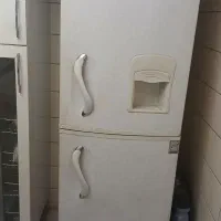 یک عدد یخچال