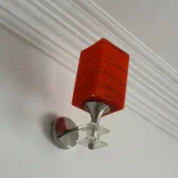 دو عدد چراغ خواب دیواری و دو لوستر کاملا سالم