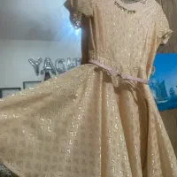 تعدادی لباس مجلسی و مانتو دخترانه و زنانه