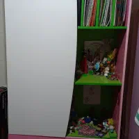 کتابخانه و کمد