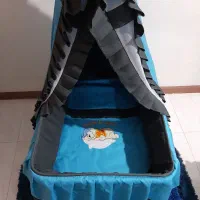 تخت کنار مادر