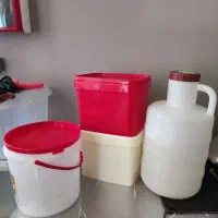 تعدادی دبه.سطل مربعی وگرد