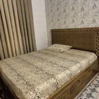 تخت خواب دونفره با تشک و میز آرایش قدی