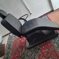 صندلی اریشگاه زنانه و یک عدد کلاه گیس