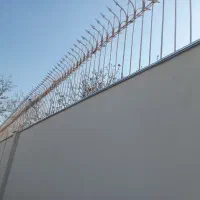 اجرای قرنیز روی دیوار