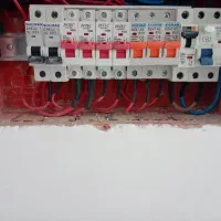 برقکار ساختمان (برقکاری سیم کشی مهندسی)|خدمات پیشه و مهارت|سبزوار, باهنر|دیوار