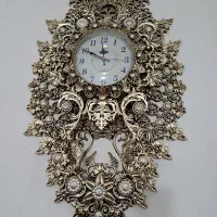 ساعت دیواری سالم کاملا نو باقیمت مناسب طرح زیبا