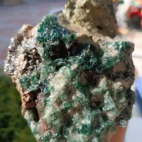 سنگ سبز بسیار خاص و ارزشمند