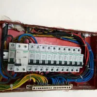 سیم کشی و تعمیر آیفون