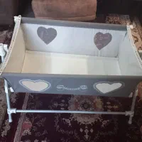 گهواره کودک همراه با پشه بند کاملا سالم..