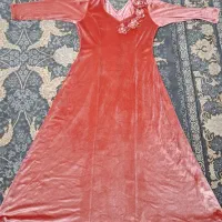 پیراهن مخمل گلبهی سایز 50. 52 درحدنو