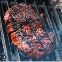 سالن دار و کمک اشپز و کارگر ساده در رستوران فرنگی