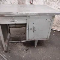 میز فلزی