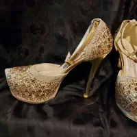 کفش مجلسی پاشنه بلند طلایی نگین دار ۴۰