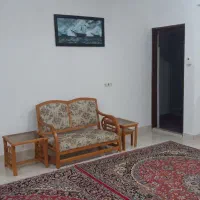 مبل راحتی ۵ نفره با میز عسلی