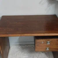 میز تحریر و کامپیوتر