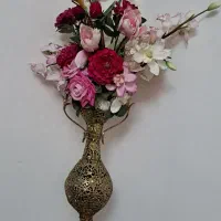 گلدان برنز به همراه گل