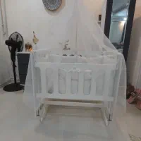 تخت کنار مادر