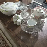 قوری و شکلات خوری