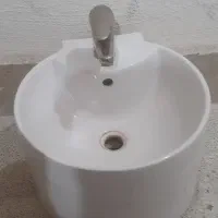 روشویی دیواری گرد