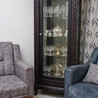 میز ناهار خوری. بوفه. تخت خواب دو نفر.میز عسلی وسط
