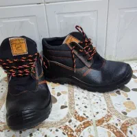 شش جفت کفش ایمنی و دستکش کار|کیف، کفش، کمربند|ایذه, |دیوار