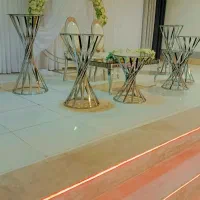 تالار پذیرایی و باغ