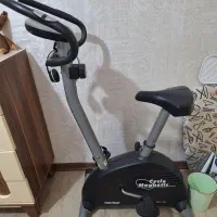 دوچرخه ثابت ورزشی