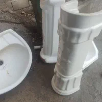 دو عدد روشویی با پایه