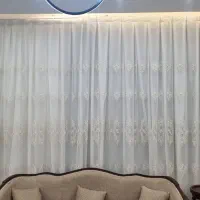 پرده حریر خامه دوزی شده و پرده کرکره ای