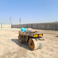 کرایه دادن غلطک.غلتک زن کوبیدن مخلوط خاک تراشه