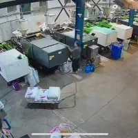 کارگر تزریق پلاستیک شب کار و روژ کار