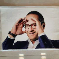 رامبد جوان هدیهروزعشاق عکس برابرتابلوفرش لاکچرباش