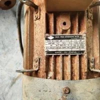 موتور و گیربکس بالابر ساختمانی سالم و کم کارکرد