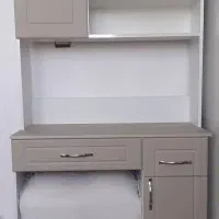میز تحریر و کامپیوتر و صندلی