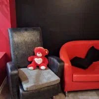 مبل چرم مشکی 6 نفره