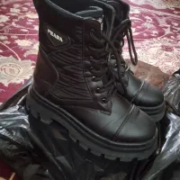 چندجفت کفش اسپورت ومانتولی