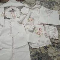 قنداق گلدوزی شده