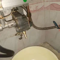 نصب وتعمیر انواع آبگرمکن دیواری وشیرآلات ولوله کشی|خدمات پیشه و مهارت|همدان, |دیوار