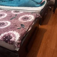 تخت خواب . دو عدد یک نفره