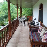 کلبه سنتی نغمه|اجارهٔ کوتاهمدت ویلا و باغ|صومعهسرا, |دیوار