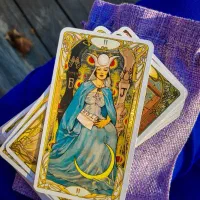 مشاوره و فالگیری تخصصی