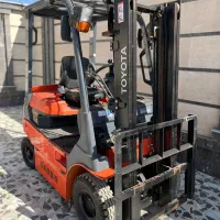 لیفتراک تویوتا و کوماتسو ۱ تن به بالا