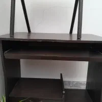 میز تحریر و کامپیوتر اداری