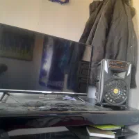 یک عددتلوزیون ال ایدی فلش خور به همراه یک عددباکس