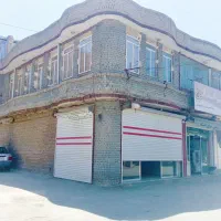 170متر مغازه بزرگ دو نبش بر خیابان اصلی همراه خانه