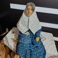 مجسمه ی مومی پیرزن|مجسمه، تندیس، ماکت|گرمسار, |دیوار