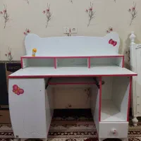میز تحریر و کامپیوتر کودک