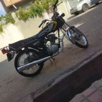 موتور روان 125مدارک دار بیمه هم یک سال دارد